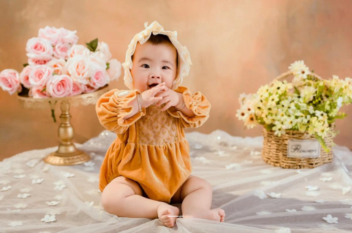 宁津宝宝揉眼睛揉鼻子